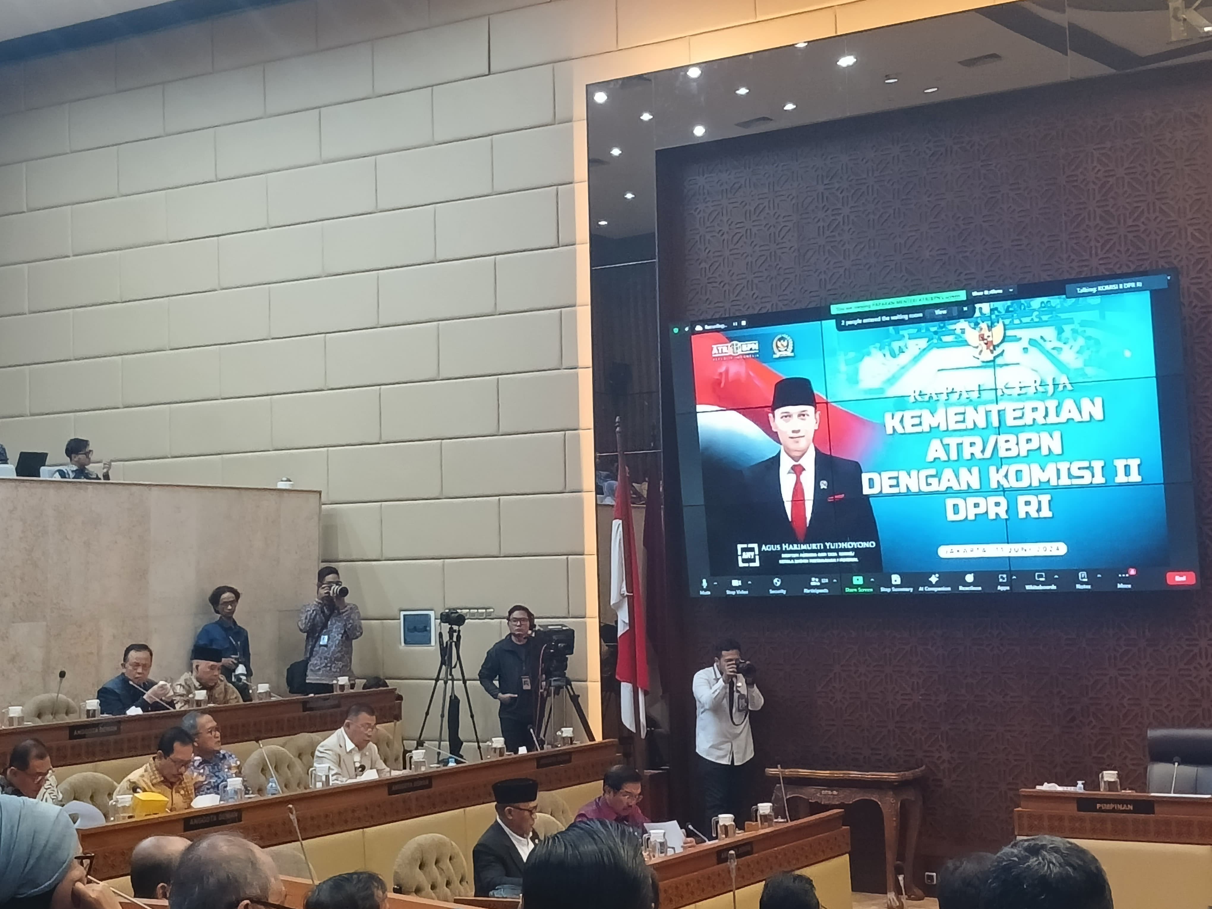 Komisi II DPR RI Rapat Kerja dengan Menteri ATR/BPN