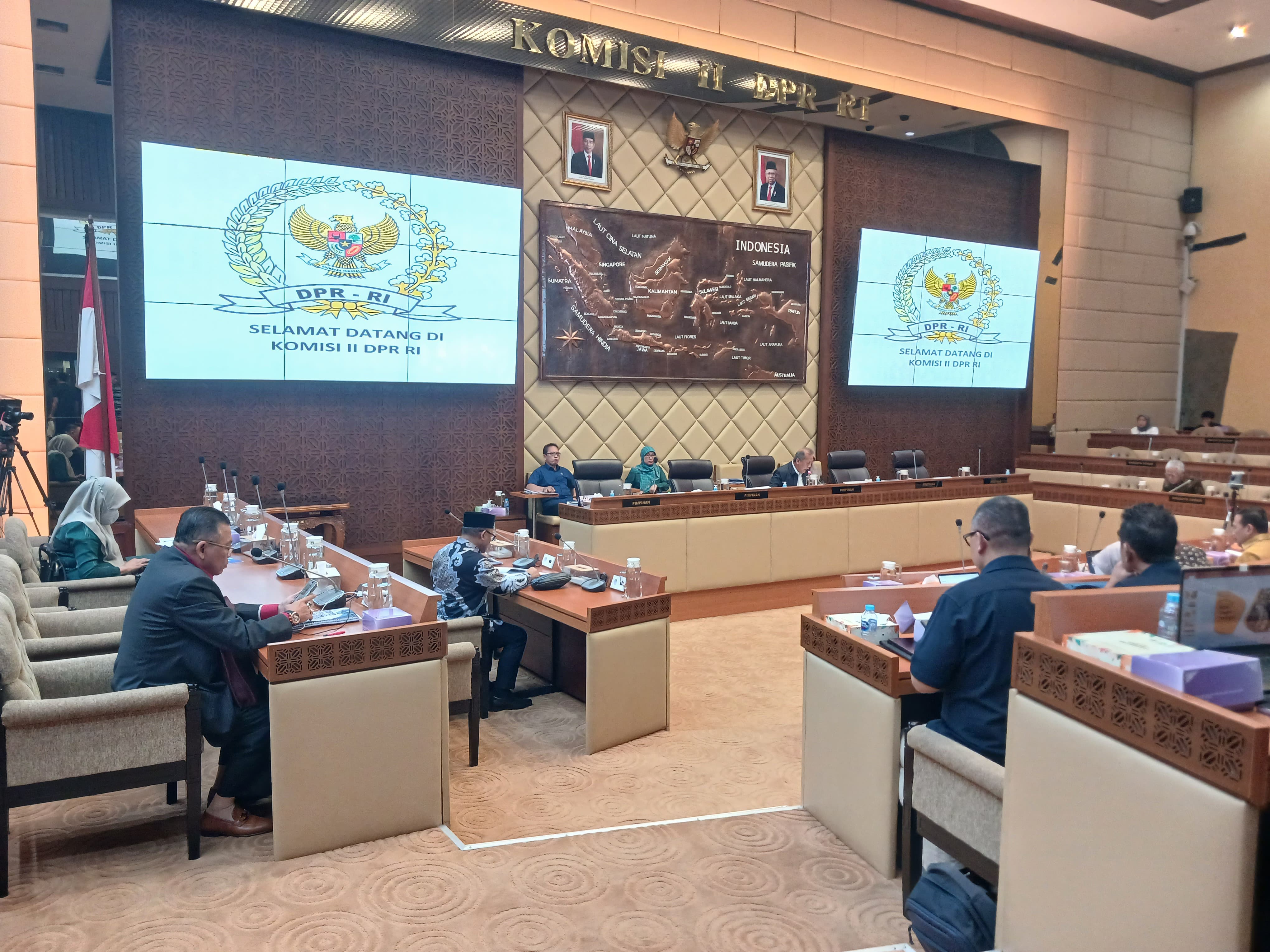 Komisi II DPR RI Rapat Kerja dan Rapat Dengar Pendapat (RDP) dengan Menpan RB, BKN, dan KASN